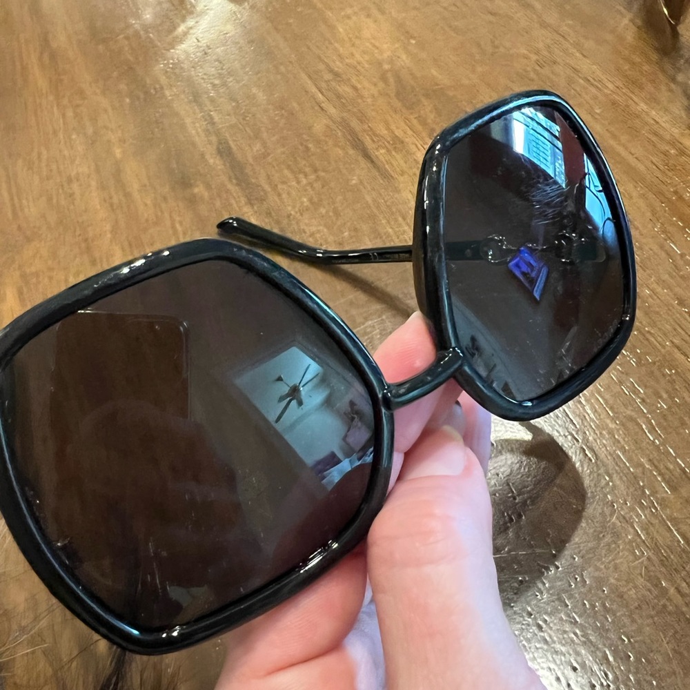 Gucci Sunglasses - Picture 5 of 6